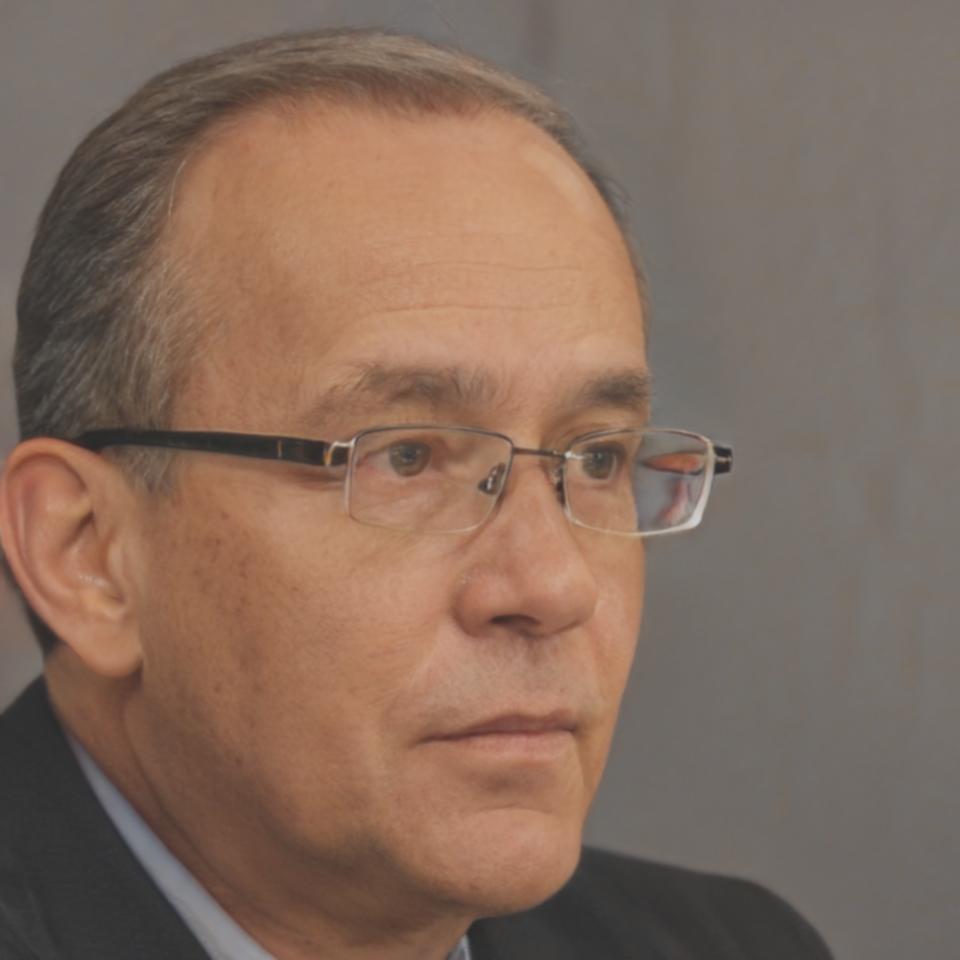 Profissional a acompanhar desenvolvimento de competências financeiras